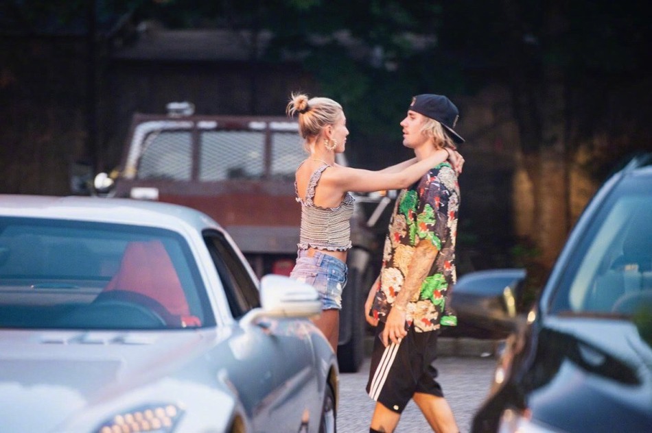 Chẳng còn nhớ nhung gì Selena Gomez, Justin Bieber công khai hôn đắm đuối bạn gái siêu mẫu nóng bỏng giữa phố - Ảnh 3.