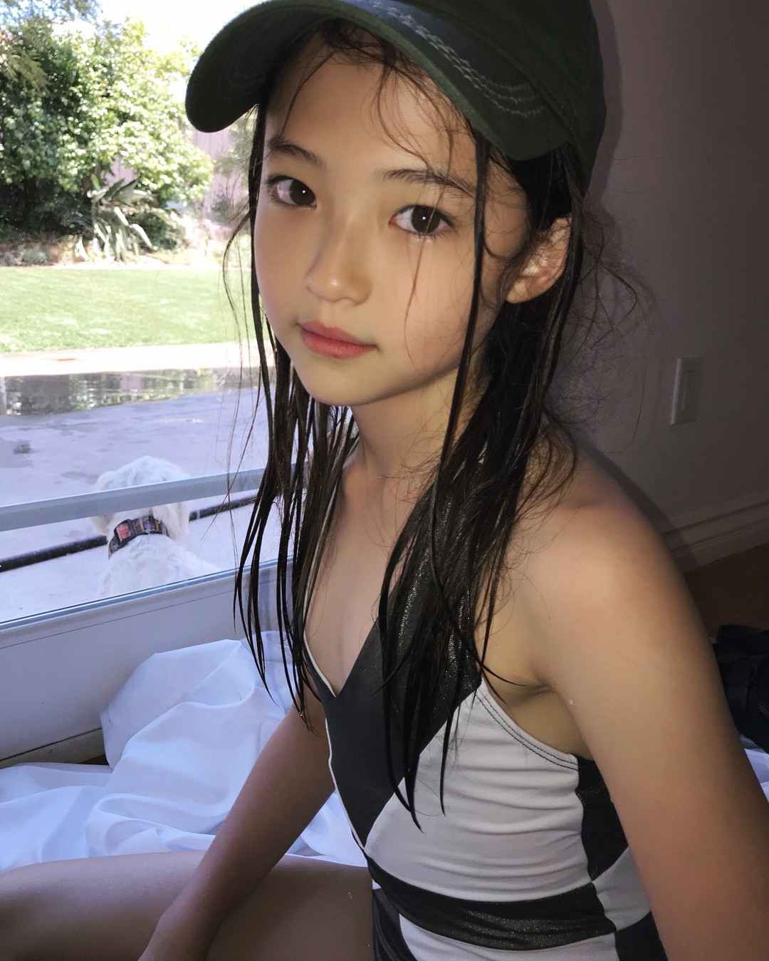 Mẫu nhí đẹp nhất thế giới 10 tuổi gây sốt vì chụp hình với Jennie (Black Pink): Đẹp như tuyệt tác và vừa về YG - Ảnh 22.