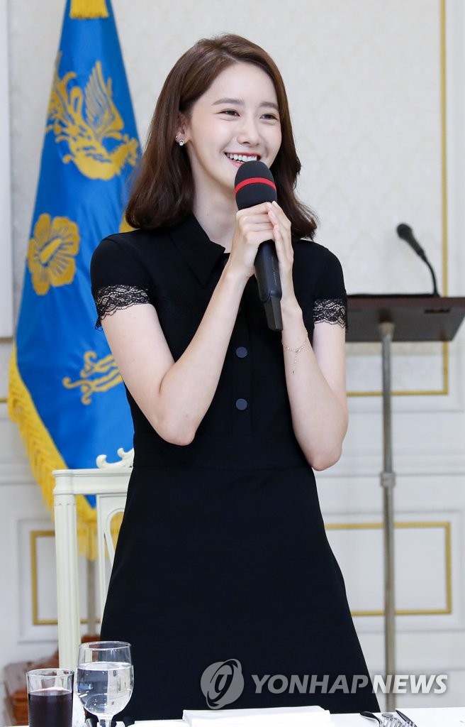Được Đệ nhất phu nhân Hàn mời đến Nhà Xanh dùng bữa, Yoona gây chú ý vì đẹp và khí chất như tiểu thư - Ảnh 9.
