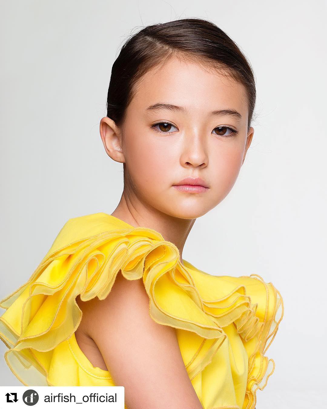 Mẫu nhí đẹp nhất thế giới 10 tuổi gây sốt vì chụp hình với Jennie (Black Pink): Đẹp như tuyệt tác và vừa về YG - Ảnh 11.