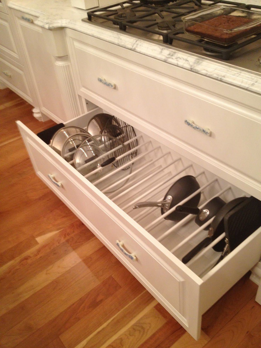 Muốn tủ bếp lúc nào cũng gọn gàng, ngăn nắp hãy tham khảo ngay những thiết kế lưu trữ đồ dùng làm bếp này - Ảnh 11.