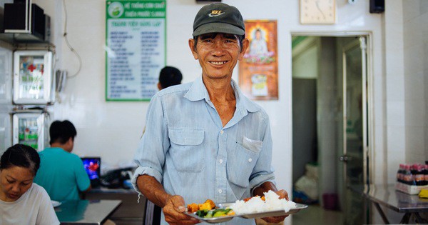Giàu như anh bán chuối chiên Sài Gòn: Mở quán cơm 5k cho người thu nhập chưa cao, 5 năm đắt hàng - Ảnh 11. Giàu như anh bán chuối chiên Sài Gòn: Mở quán cơm 5k cho người thu nhập chưa cao, 5 năm đắt hàng - Ảnh 11.