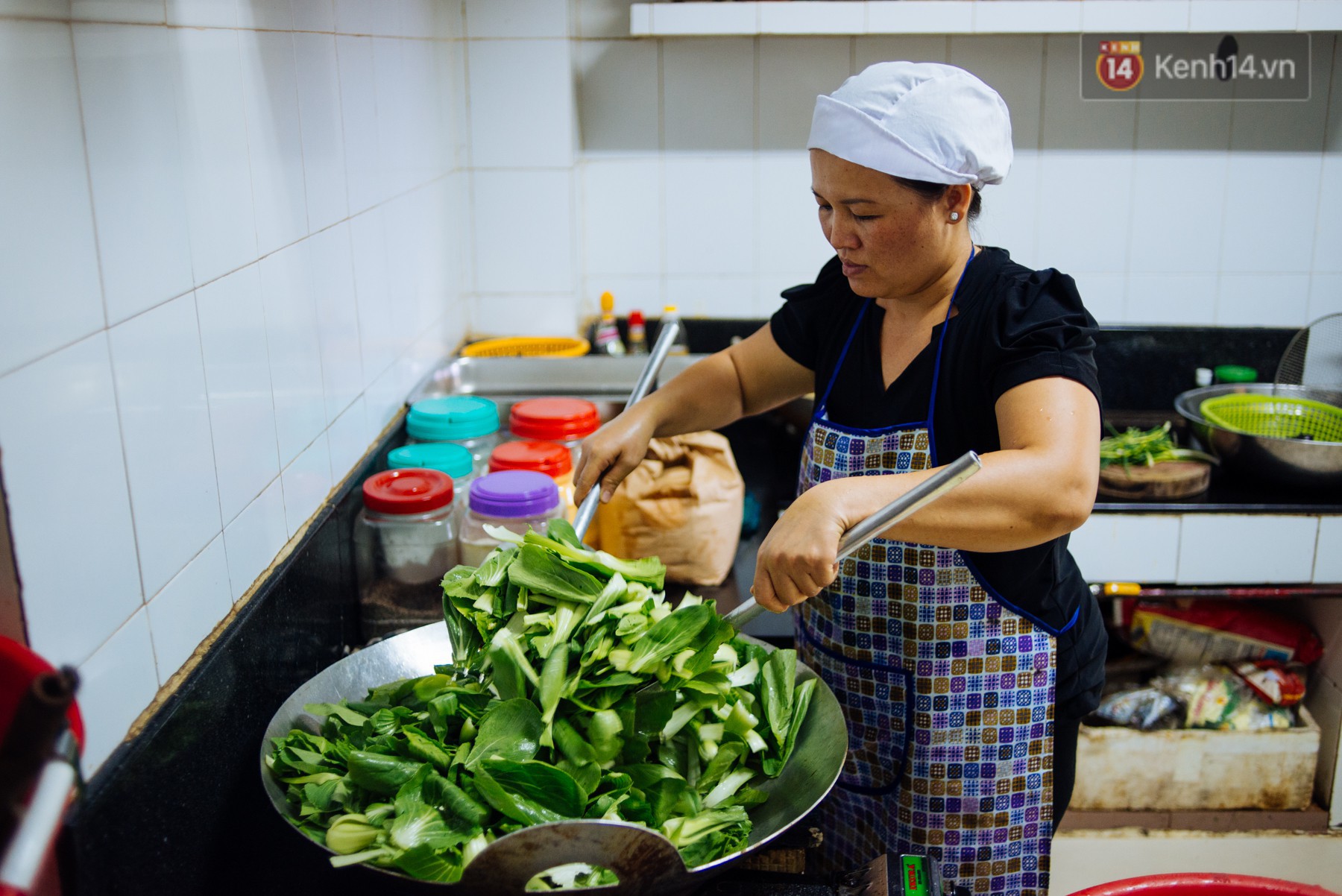 Giàu như anh bán chuối chiên Sài Gòn: Mở quán cơm 5k cho người thu nhập chưa cao, 5 năm đắt hàng - Ảnh 10. Giàu như anh bán chuối chiên Sài Gòn: Mở quán cơm 5k cho người thu nhập chưa cao, 5 năm đắt hàng - Ảnh 10.
