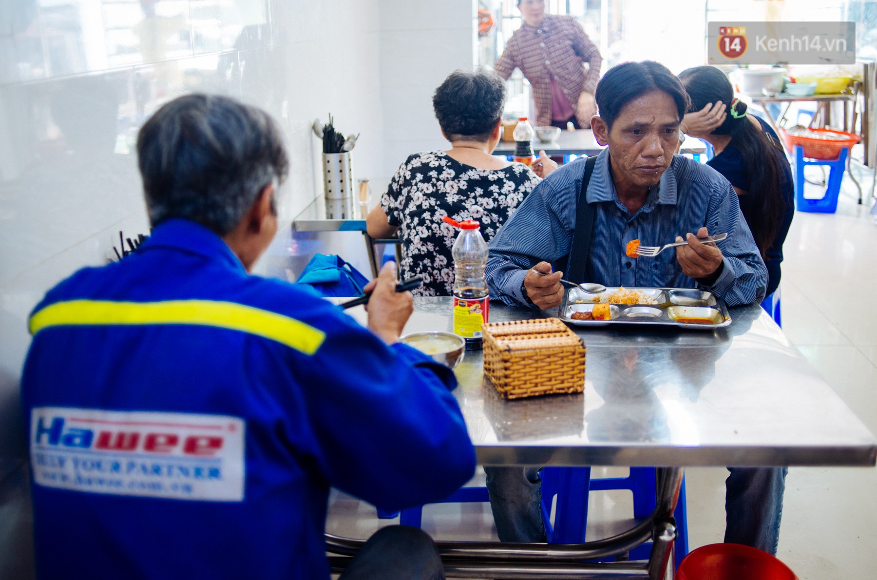 Giàu như anh bán chuối chiên Sài Gòn: Mở quán cơm 5k cho người thu nhập chưa cao, 5 năm đắt hàng - Ảnh 4.