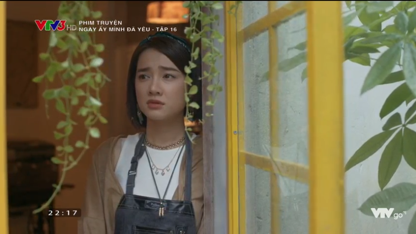 Miệng nói đuổi Nhã Phương đi nhưng Nhan Phúc Vinh lại nhào vào hôn cô thế này đây - Ảnh 2. Miệng nói đuổi Nhã Phương đi nhưng Nhan Phúc Vinh lại nhào vào hôn cô thế này đây - Ảnh 2.
