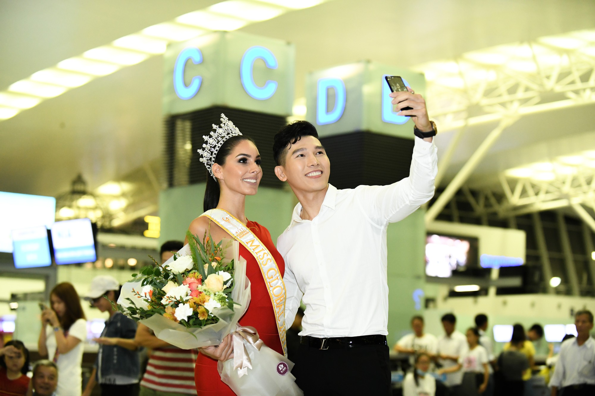 Lần đầu gặp mặt, Hoa hậu toàn cầu 2017 đã ôm hôn thân thiết nam vương Ngọc Tình  - Ảnh 6.