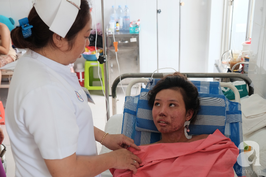 Lên Sài Gòn làm việc phụ mẹ nuôi em, thiếu nữ 18 tuổi bị bình gas mini làm bỏng nặng - Ảnh 2.