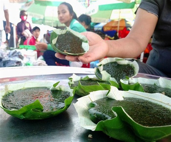 Người Quảng Trị có món ăn chơi cực lạ: bánh đúc rau câu chấm với ruốc - Ảnh 5. Người Quảng Trị có món ăn chơi cực lạ: bánh đúc rau câu chấm với ruốc - Ảnh 5.