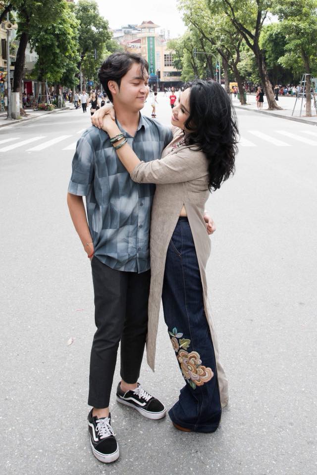 Mẹ ruột diva Thanh Lam đẹp sang trọng bên con gái và hai cháu ngoại trong bộ ảnh Ba thế hệ - Ảnh 7. Mẹ ruột diva Thanh Lam đẹp sang trọng bên con gái và hai cháu ngoại trong bộ ảnh Ba thế hệ - Ảnh 7.