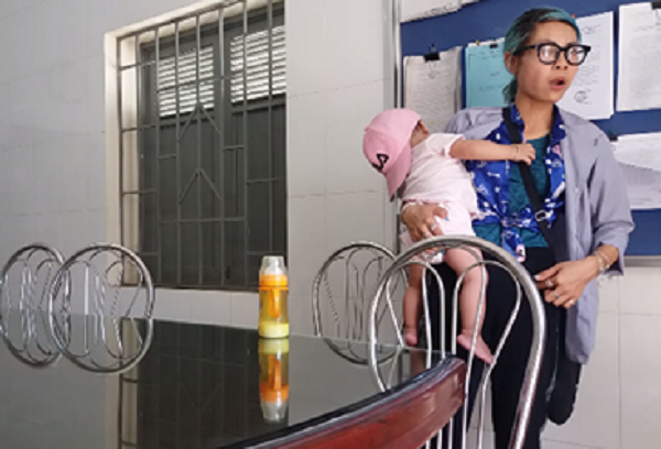 Trung tâm bảo trợ xã hội Hà Nội đang làm thủ tục với phía cơ quan chức năng tỉnh Hải Dương để bàn giao mẹ con Bella về quê - Ảnh 2.
