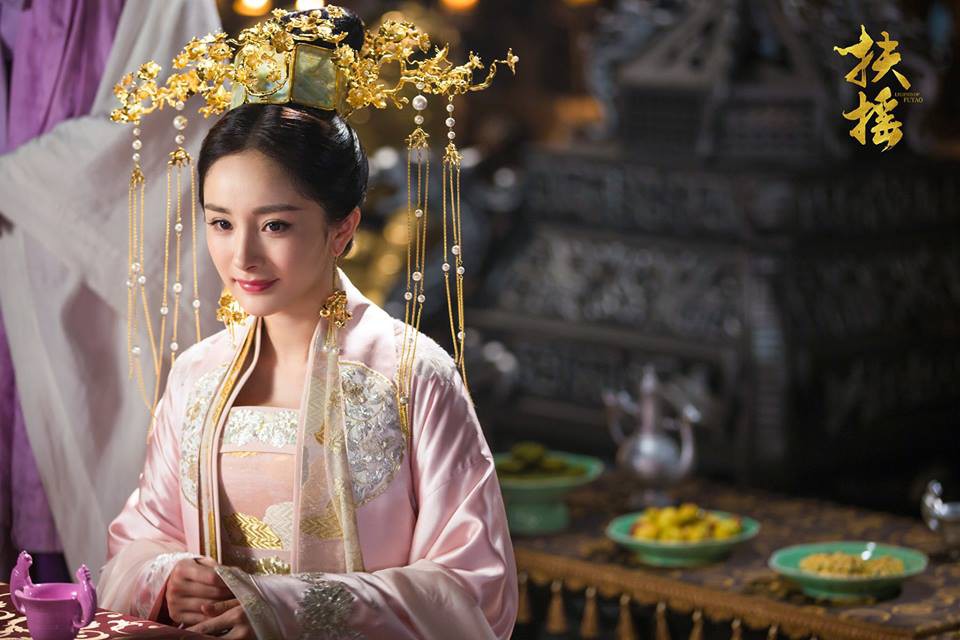 Vui vẻ chưa được bao lâu, fan đã thót tim vì Dương Mịch dùng dao đâm Nguyễn Kinh Thiên  - Ảnh 3.