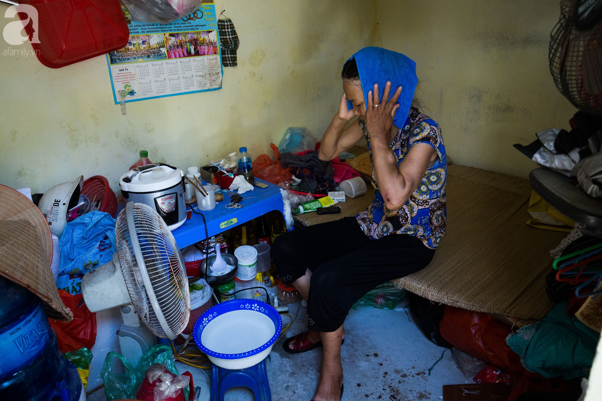 Người dân xóm chạy thận ở Hà Nội: Ngày vật vã, đêm không ngủ nổi với cái nóng 40 độ C - Ảnh 9.