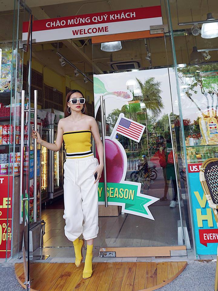 Street style sao Việt tuần này: Hà Hồ - Minh Tú đụng độ ngay thiết kế áo phông trắng giá 300 ngàn - Ảnh 16.