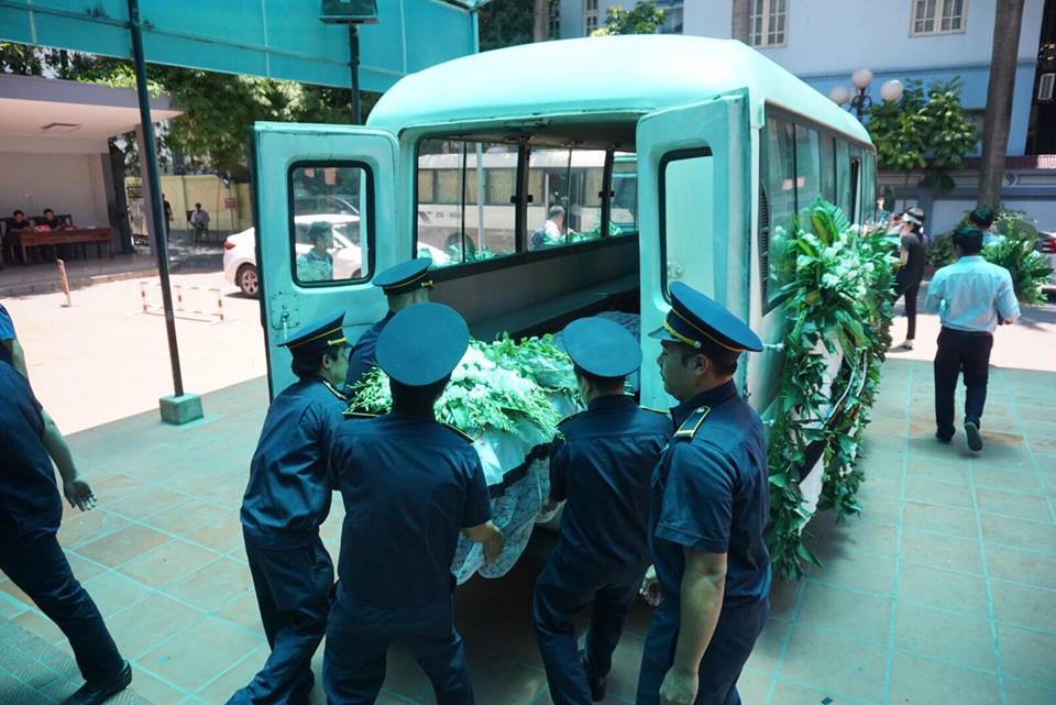 Người thân, bạn bè nghẹn ngào trong đám tang bé gái 12 tuổi hiến tặng giác mạc sau khi qua đời - Ảnh 10.