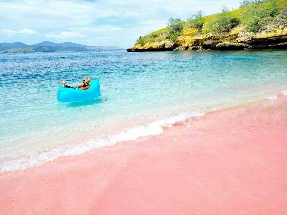 Bãi biển có cát màu hồng siêu bánh bèo đẹp như cổ tích, rất gần Việt Nam - Ảnh 6.