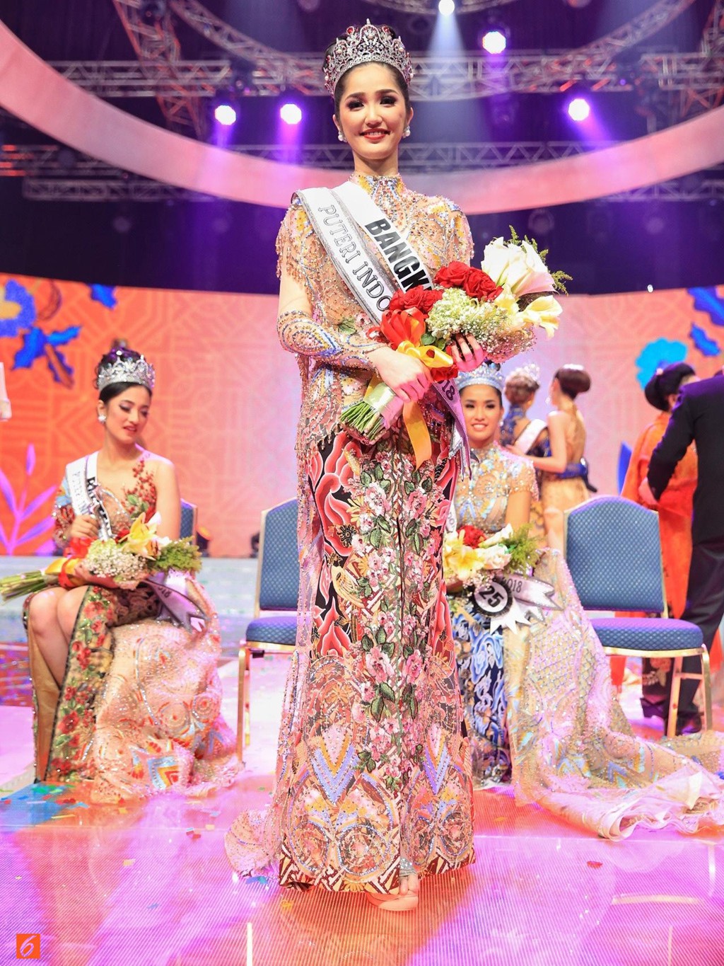Thật bất ngờ, đã tìm ra chị em thất lạc của Bích Phương là Hoa hậu Hoàn vũ Indonesia 2018 - Ảnh 6.