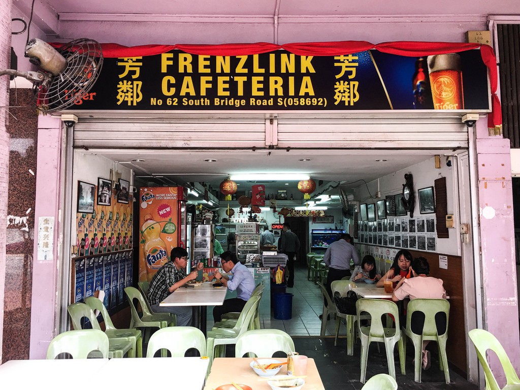 Ngay trung tâm thành phố thuộc hạng đắt đỏ nhất châu Á, có một quán mì ngon nổi tiếng mà giá rẻ bất ngờ - Ảnh 1.