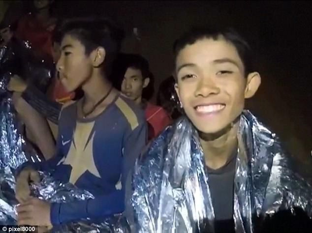 Giải cứu đội bóng Thái: Các cầu thủ nhí cho rằng có một lối thoát khác ở rất gần nơi cả đội mắc kẹt - Ảnh 2.