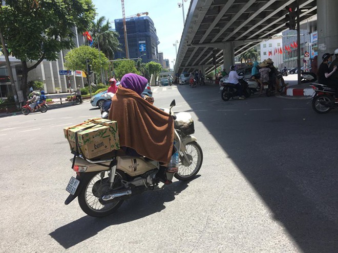 Những hình ảnh không thể tin nổi trong đợt nắng nóng đỉnh điểm vừa qua khiến người ta không khỏi phì cười - Ảnh 9.