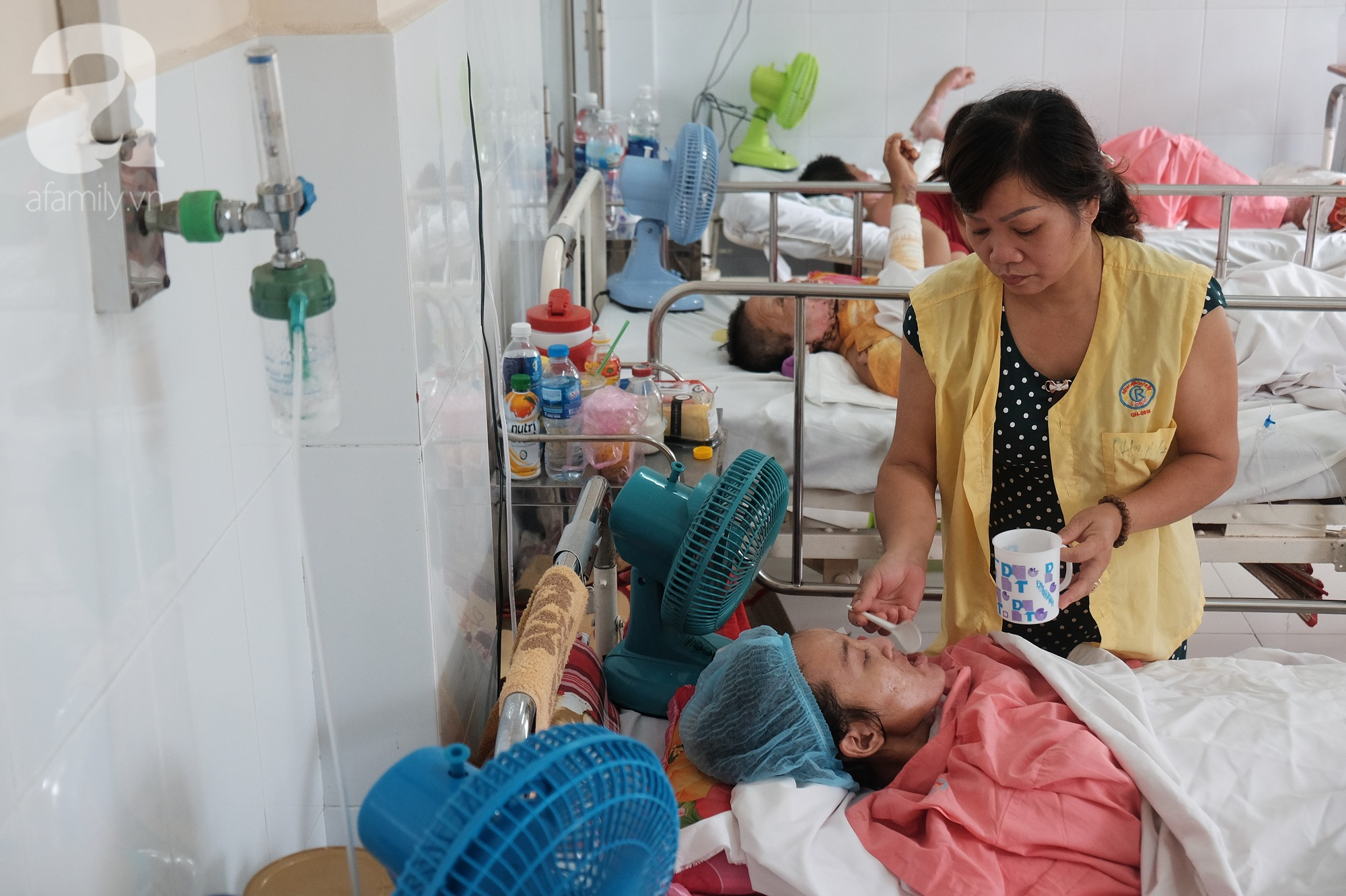 TP.HCM: Thương tâm cảnh thai phụ trẻ và người yêu bỏng nặng vì cháy nhà trước ngày cưới - Ảnh 6. TP.HCM: Thương tâm cảnh thai phụ trẻ và người yêu bỏng nặng vì cháy nhà trước ngày cưới - Ảnh 6.