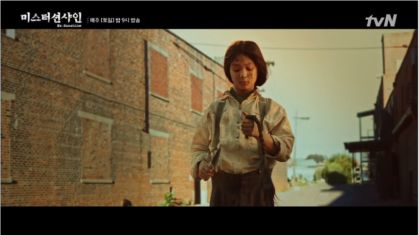 Tập 1 Mr. Sunshine: Cha bị đánh đập tới chết, mẹ nhảy giếng tự tử đổi lấy mạng sống cho Lee Byung Hun - Ảnh 16.