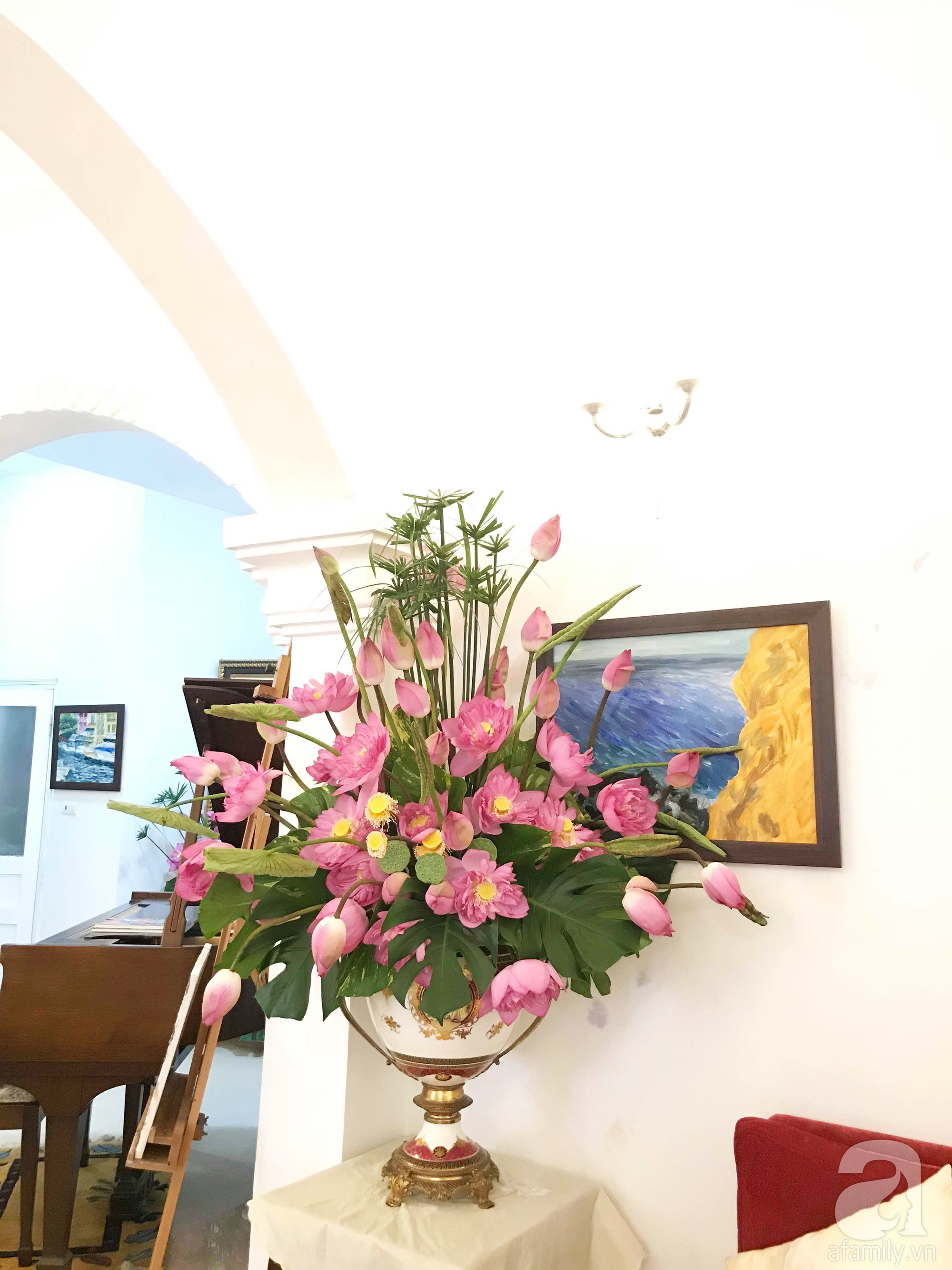 Những bình hoa đẹp thanh khiết của người phụ nữ dành trọn tình yêu của mình cho hoa sen - Ảnh 5.