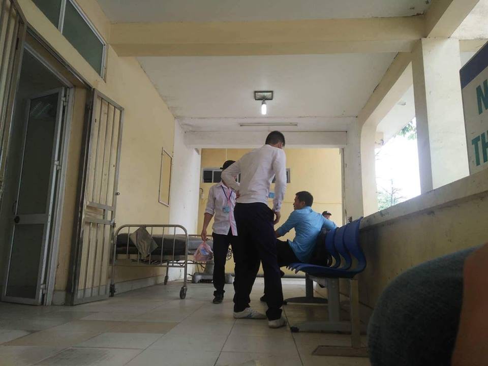 Hà Nội: Cả trăm người đau bụng nhập viện sau bữa ăn nghi ngộ độc - Ảnh 6.