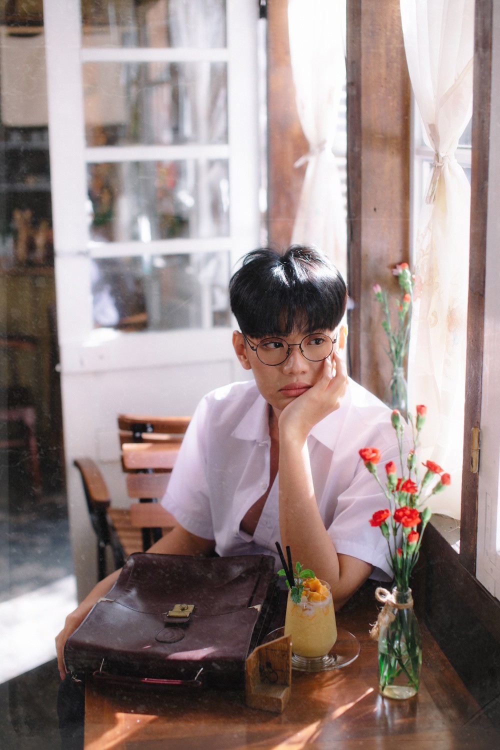 Sợ người yêu ghen, Đào Bá Lộc chỉ để bạn diễn hôn lên trán một lần duy nhất - Ảnh 3. Sợ người yêu ghen, Đào Bá Lộc chỉ để bạn diễn hôn lên trán một lần duy nhất - Ảnh 3.