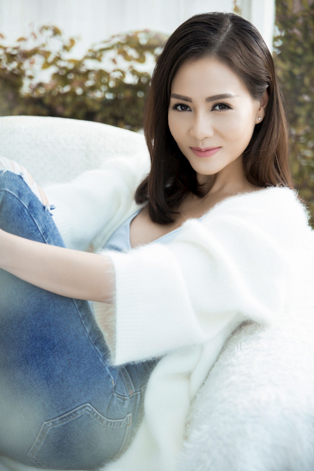 Diện áo hai dây gợi cảm, mẹ 1 con Thu Minh trẻ trung như thiếu nữ đôi mươi - Ảnh 1. Diện áo hai dây gợi cảm, mẹ 1 con Thu Minh trẻ trung như thiếu nữ đôi mươi - Ảnh 1.