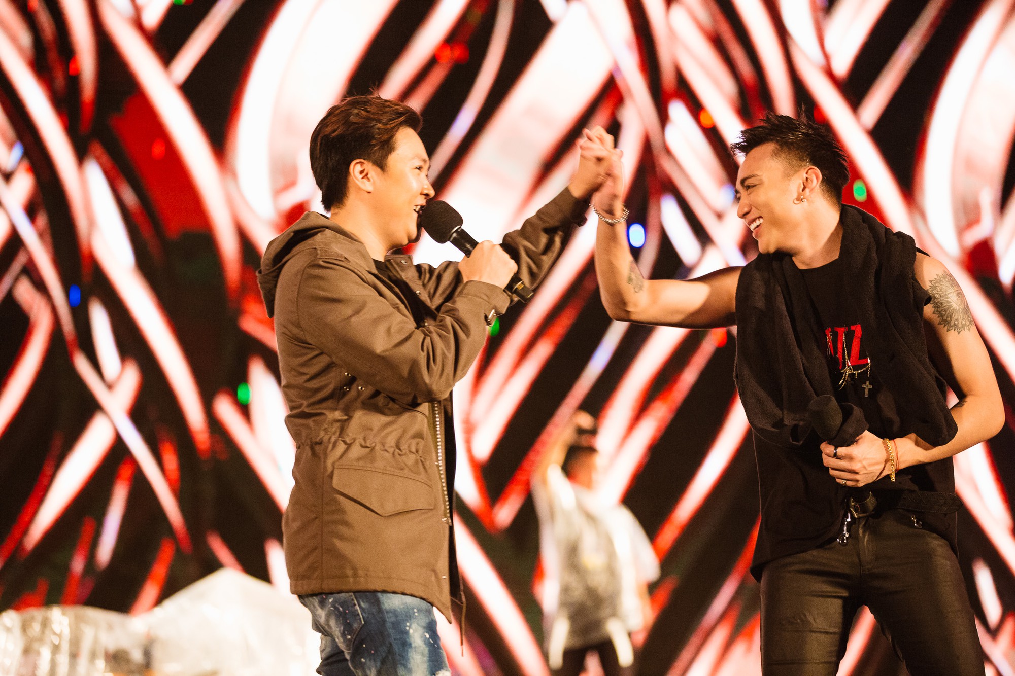 Chủ nhân bản hit Despacito giữ chân hàng ngàn khán giả đến tận 3 giờ sáng - Ảnh 16. Chủ nhân bản hit Despacito giữ chân hàng ngàn khán giả đến tận 3 giờ sáng - Ảnh 16.