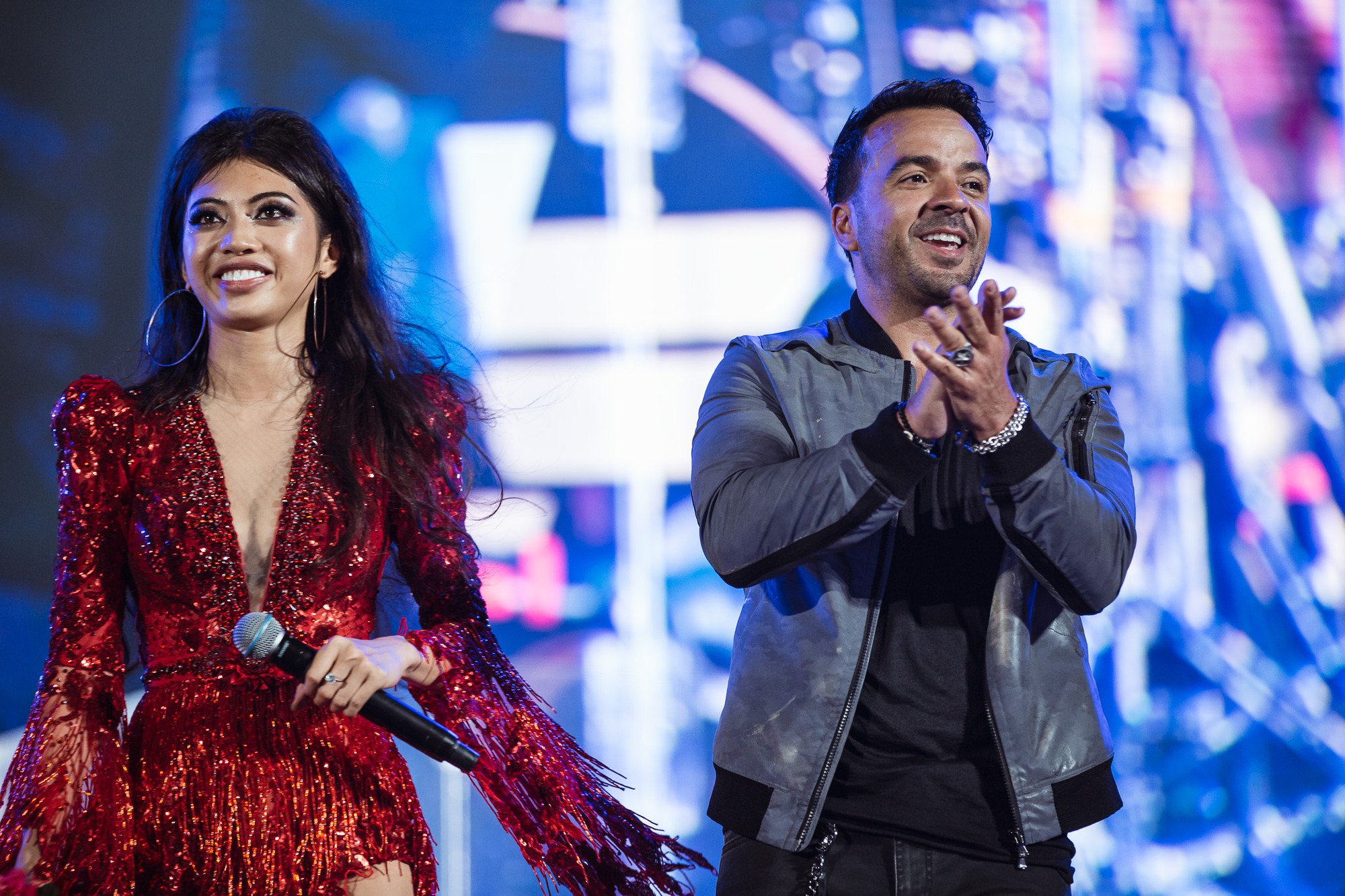 Chủ nhân bản hit Despacito giữ chân hàng ngàn khán giả đến tận 3 giờ sáng - Ảnh 9. Chủ nhân bản hit Despacito giữ chân hàng ngàn khán giả đến tận 3 giờ sáng - Ảnh 9.