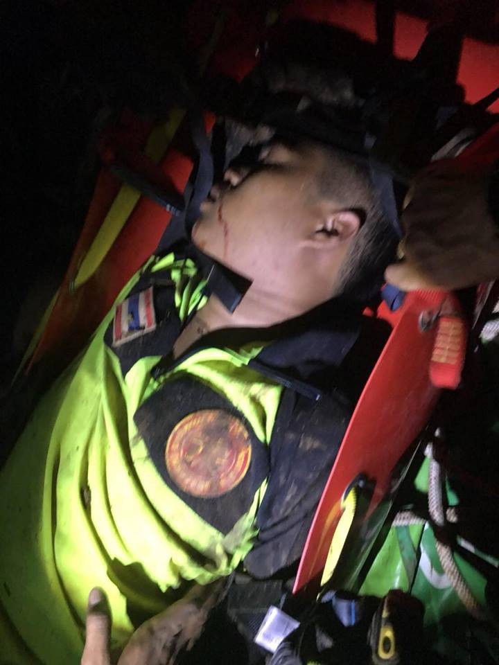 Xe chở tình nguyện viên tham gia giải cứu đội bóng Thái Lan lao xuống vực, có người bị thương rất nặng - Ảnh 4.