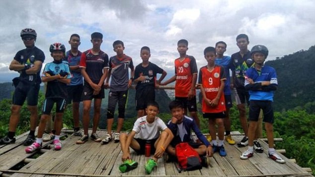 Chân dung và thông tin cụ thể của 12 cầu thủ và HLV đội bóng Thái Lan đang mắc kẹt trong hang - Ảnh 15.