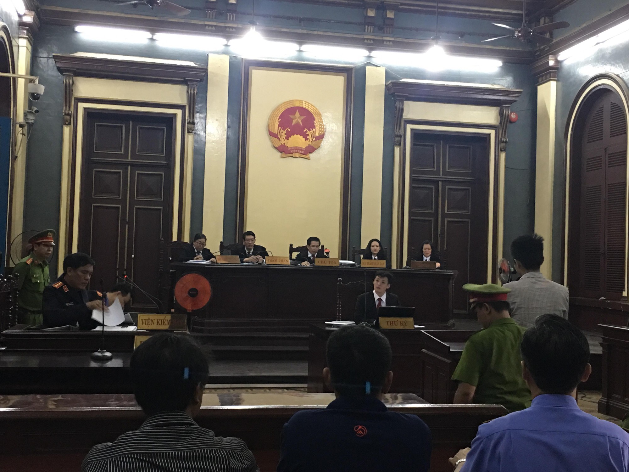 Tử hình kẻ giết chết 5 mạng người tại Bình Tân: Bị cáo xin lỗi, muốn hiến tạng cho y học, người nhà nạn nhân gào khóc thảm thiết - Ảnh 16.