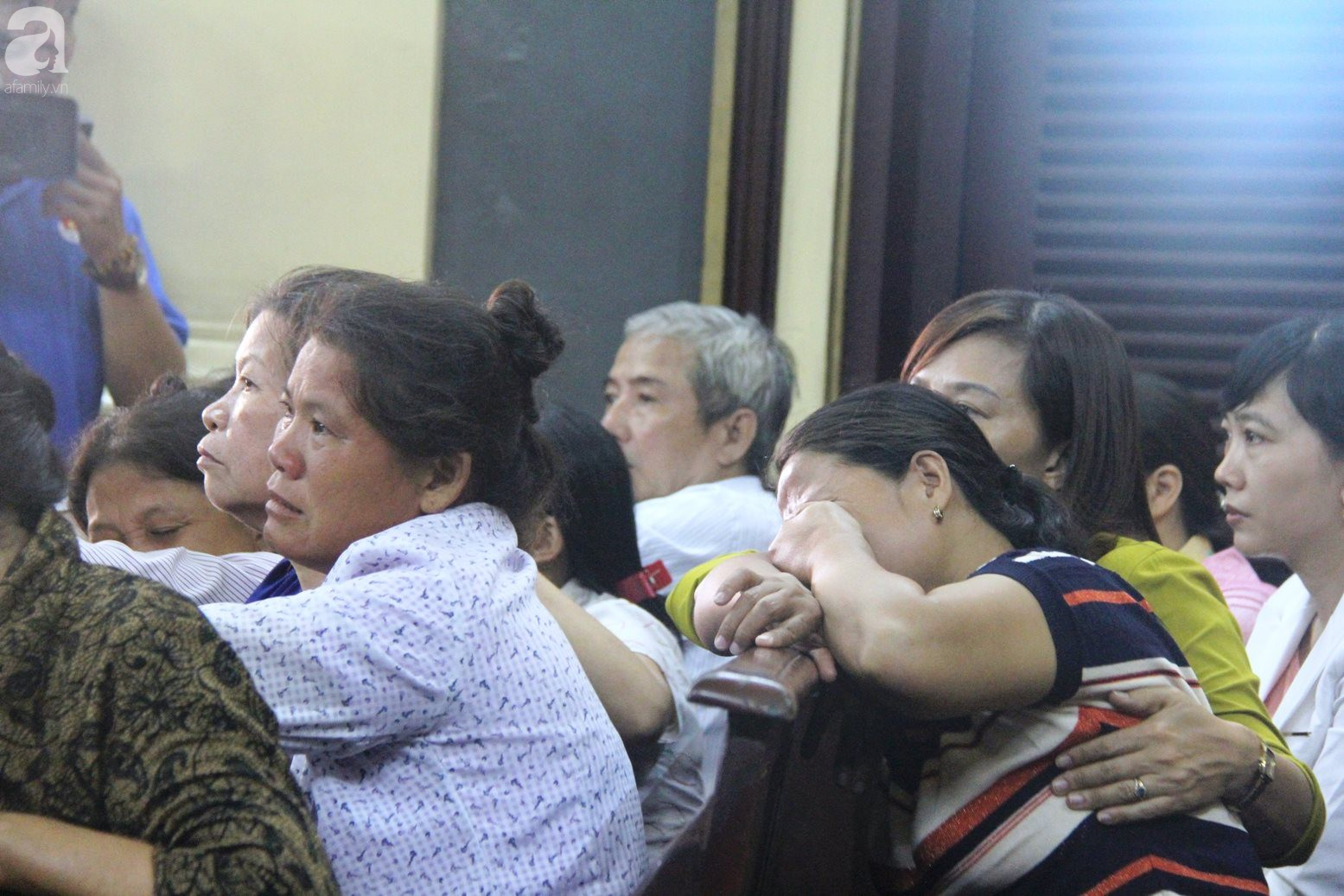 Tử hình kẻ giết chết 5 mạng người tại Bình Tân: Bị cáo xin lỗi, muốn hiến tạng cho y học, người nhà nạn nhân gào khóc thảm thiết - Ảnh 9.