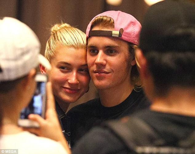 Selena Gomez choáng váng khi biết tin Justin Bieber đính hôn với Hailey Baldwin - Ảnh 2.