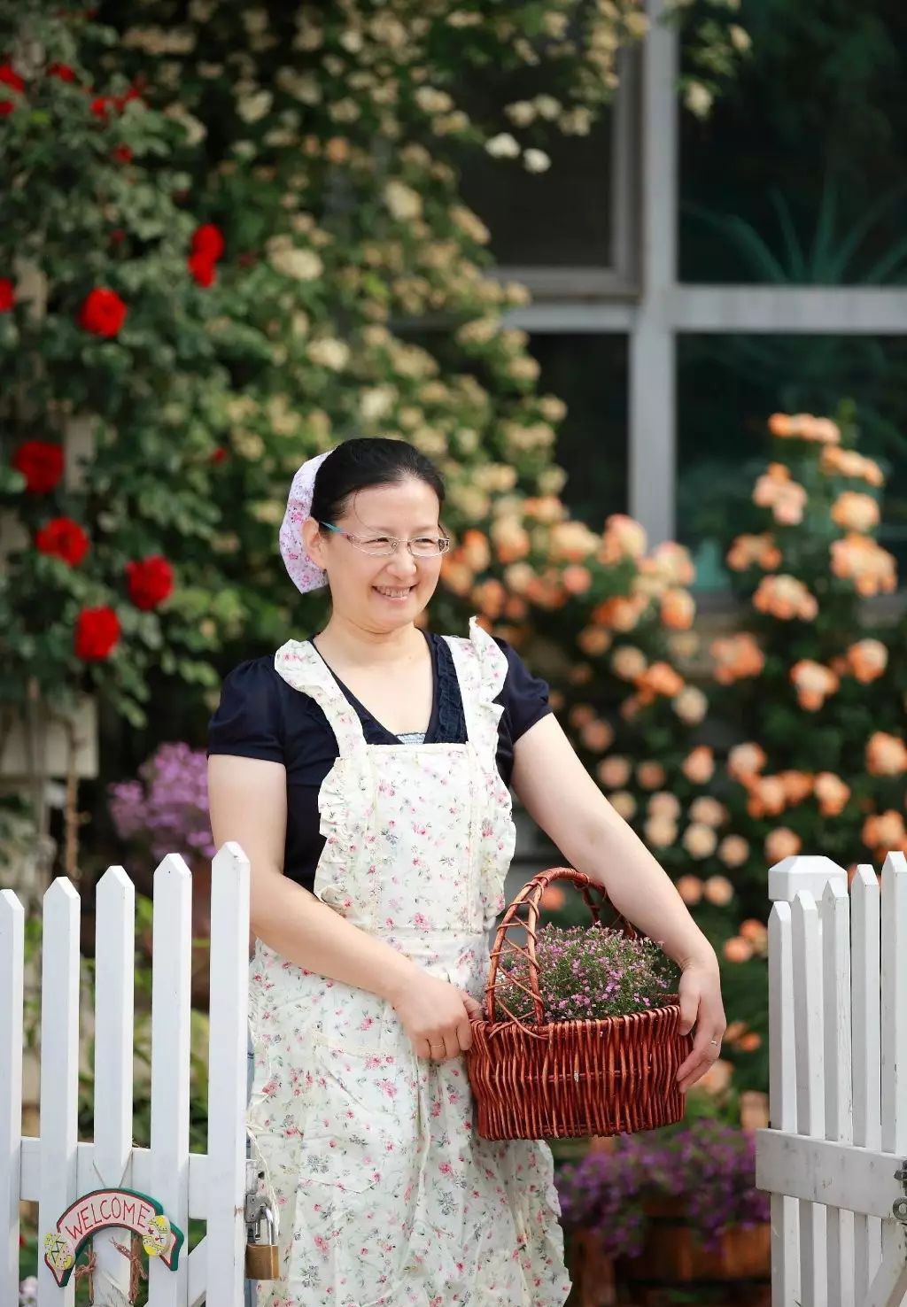 Ngôi nhà tràn ngập sắc hoa hồng ở thị trấn nhỏ của cô gái dành cả thanh xuân chỉ để trồng hoa làm đẹp nhà - Ảnh 11.