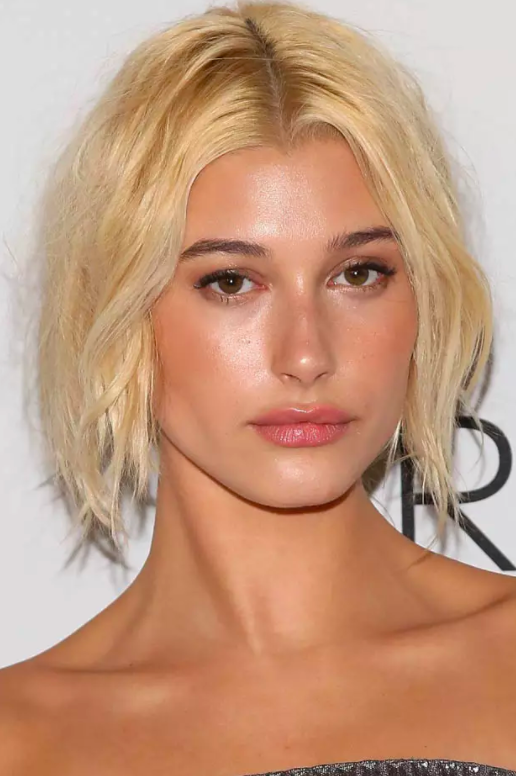 Nhan sắc thay đổi nhờ dao kéo của Hailey Baldwin - chân dài vừa đính hôn với Justin Bieber - Ảnh 6. Nhan sắc thay đổi nhờ dao kéo của Hailey Baldwin - chân dài vừa đính hôn với Justin Bieber - Ảnh 6.