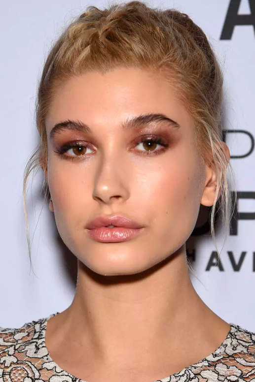 Nhan sắc thay đổi nhờ dao kéo của Hailey Baldwin - chân dài vừa đính hôn với Justin Bieber - Ảnh 7. Nhan sắc thay đổi nhờ dao kéo của Hailey Baldwin - chân dài vừa đính hôn với Justin Bieber - Ảnh 7.