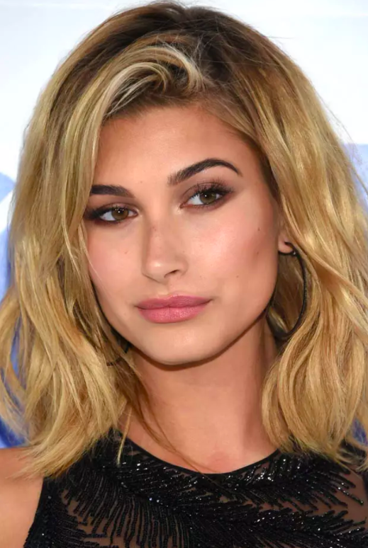Nhan sắc thay đổi nhờ dao kéo của Hailey Baldwin - chân dài vừa đính hôn với Justin Bieber - Ảnh 9. Nhan sắc thay đổi nhờ dao kéo của Hailey Baldwin - chân dài vừa đính hôn với Justin Bieber - Ảnh 9.
