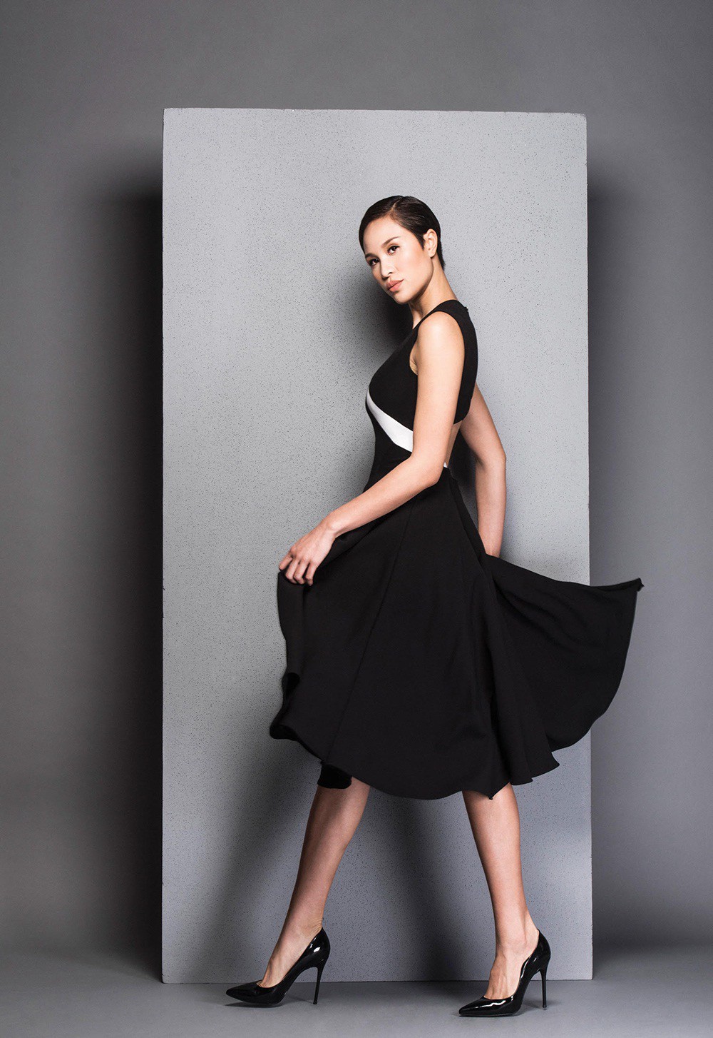 Hà Tăng cũng từng diện bộ váy đen y chang thiết kế mà Lan Khuê mặc đi mặc lại  - Ảnh 8.