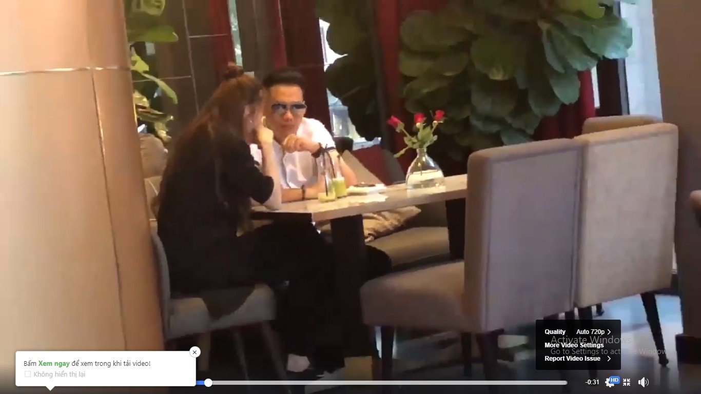Lộ clip Việt Anh ngồi tâm sự, lau nước mắt cho Quế Vân ở quán cà phê - Ảnh 4.