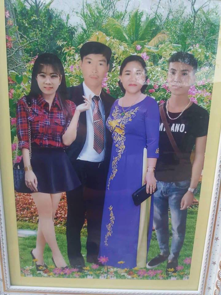 Mất 300k thuê chụp ảnh, gia đình nhận về thành quả như tranh biếm họa, dân mạng cười rũ: Khi nào buồn đem ra ngắm - Ảnh 2. Mất 300k thuê chụp ảnh, gia đình nhận về thành quả như tranh biếm họa, dân mạng cười rũ: Khi nào buồn đem ra ngắm - Ảnh 2.