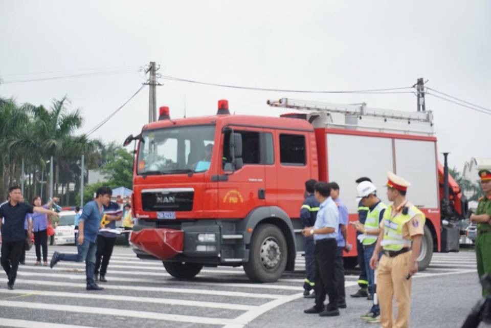 Hà Nội: Thực nghiệm hiện trường vụ xe khách đâm xe cứu hỏa trên cao tốc Pháp Vân  - Ảnh 3.