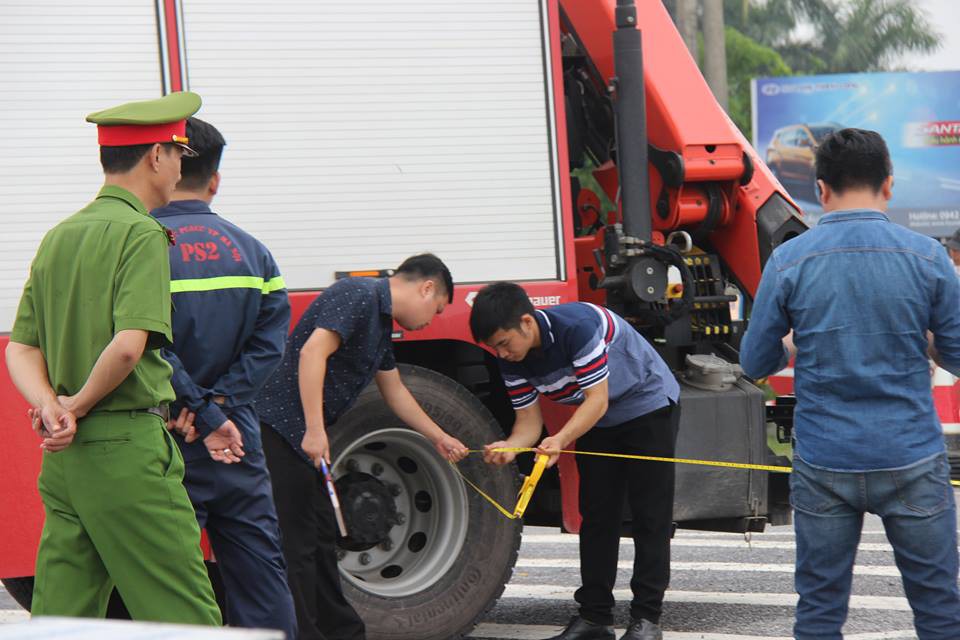 Hà Nội: Thực nghiệm hiện trường vụ xe khách đâm xe cứu hỏa trên cao tốc Pháp Vân  - Ảnh 6.