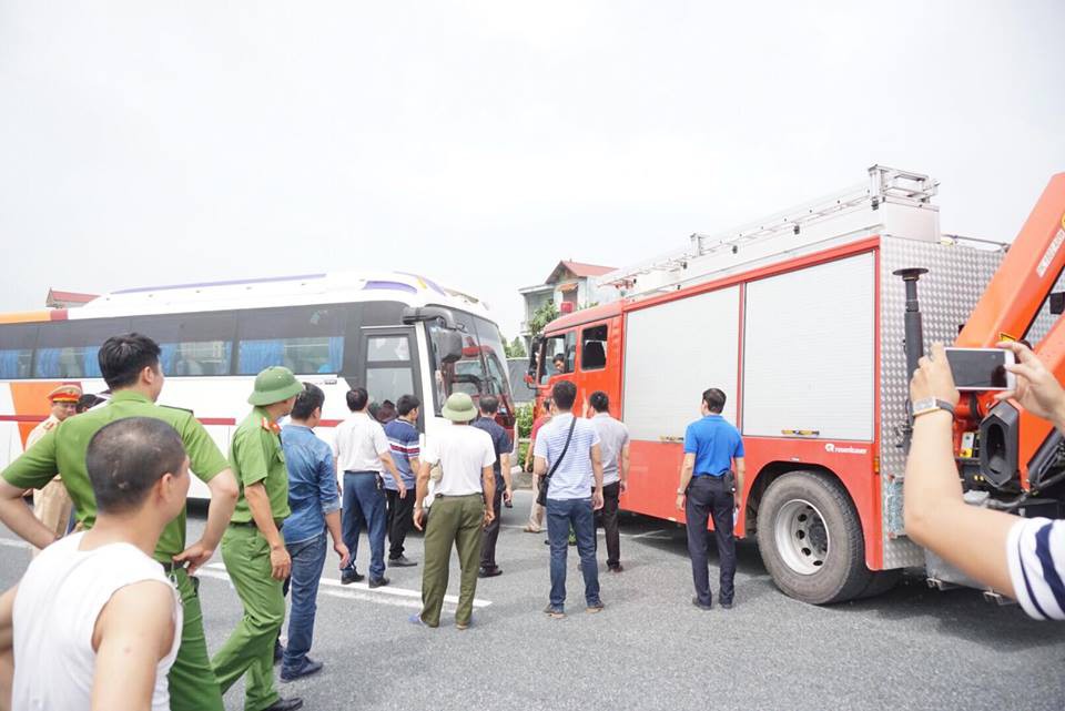 Hà Nội: Thực nghiệm hiện trường vụ xe khách đâm xe cứu hỏa trên cao tốc Pháp Vân  - Ảnh 16.