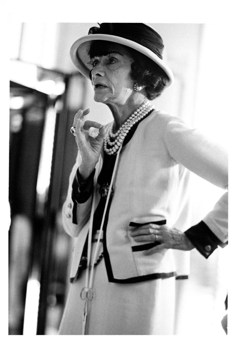 Coco Chanel: Từ ca sĩ phòng trà đến nhà thiết kế thời trang huyền thoại, là bóng hồng của bao người lỗi lạc nhưng mãi cô đơn đến cuối đời - Ảnh 8.