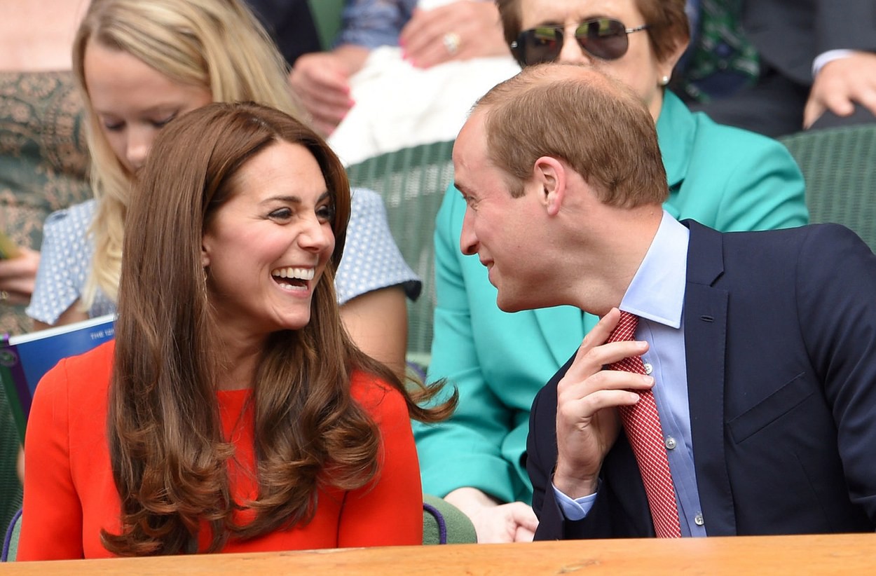 Lý do thực sự đằng sau việc vợ chồng William - Kate hiếm khi thể hiện tình cảm nồng nhiệt nơi đông người so với cặp đôi Harry - Meghan - Ảnh 2. Lý do thực sự đằng sau việc vợ chồng William - Kate hiếm khi thể hiện tình cảm nồng nhiệt nơi đông người so với cặp đôi Harry - Meghan - Ảnh 2.