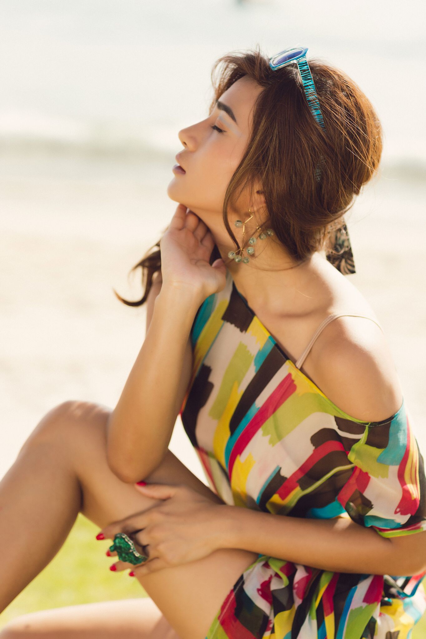 Mặc bikini gợi cảm, Kim Tuyến khoe da nâu khỏe khoắn trong nắng hè  - Ảnh 2.