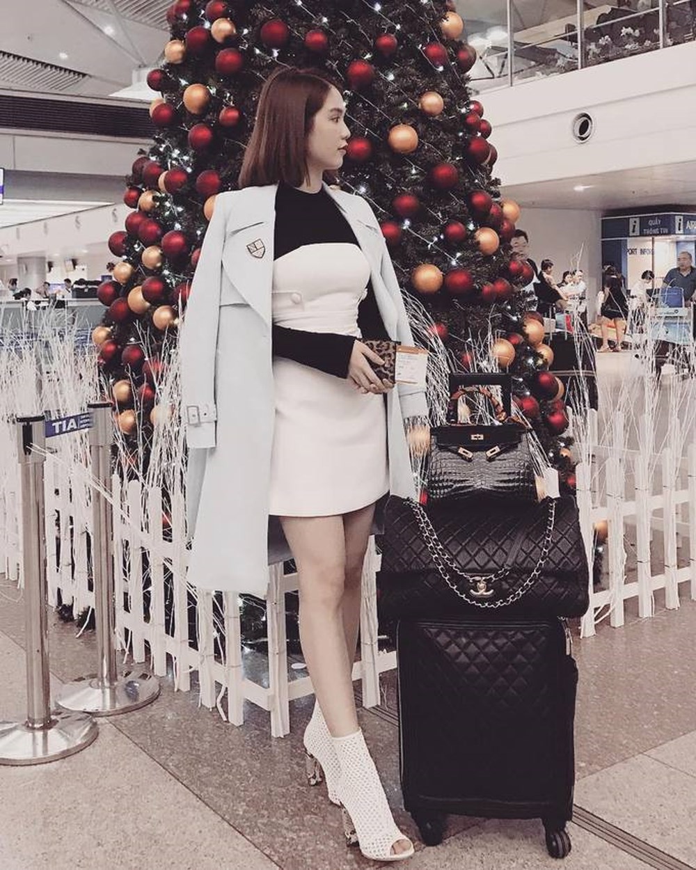 Chẳng ai bảo ai, sao Việt đều tư tưởng lớn gặp nhau trong việc chọn đây là nơi phô trương hàng hiệu xa xỉ - Ảnh 24. Chẳng ai bảo ai, sao Việt đều tư tưởng lớn gặp nhau trong việc chọn đây là nơi phô trương hàng hiệu xa xỉ - Ảnh 24.
